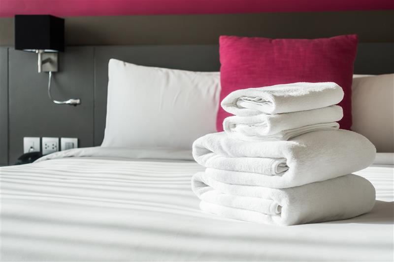folded-towels-on-bed